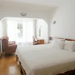 Luxury Apartment *